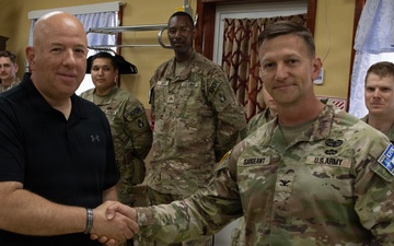 Senior advisor to SECWAR visits KFOR Regional Command East Soldiers