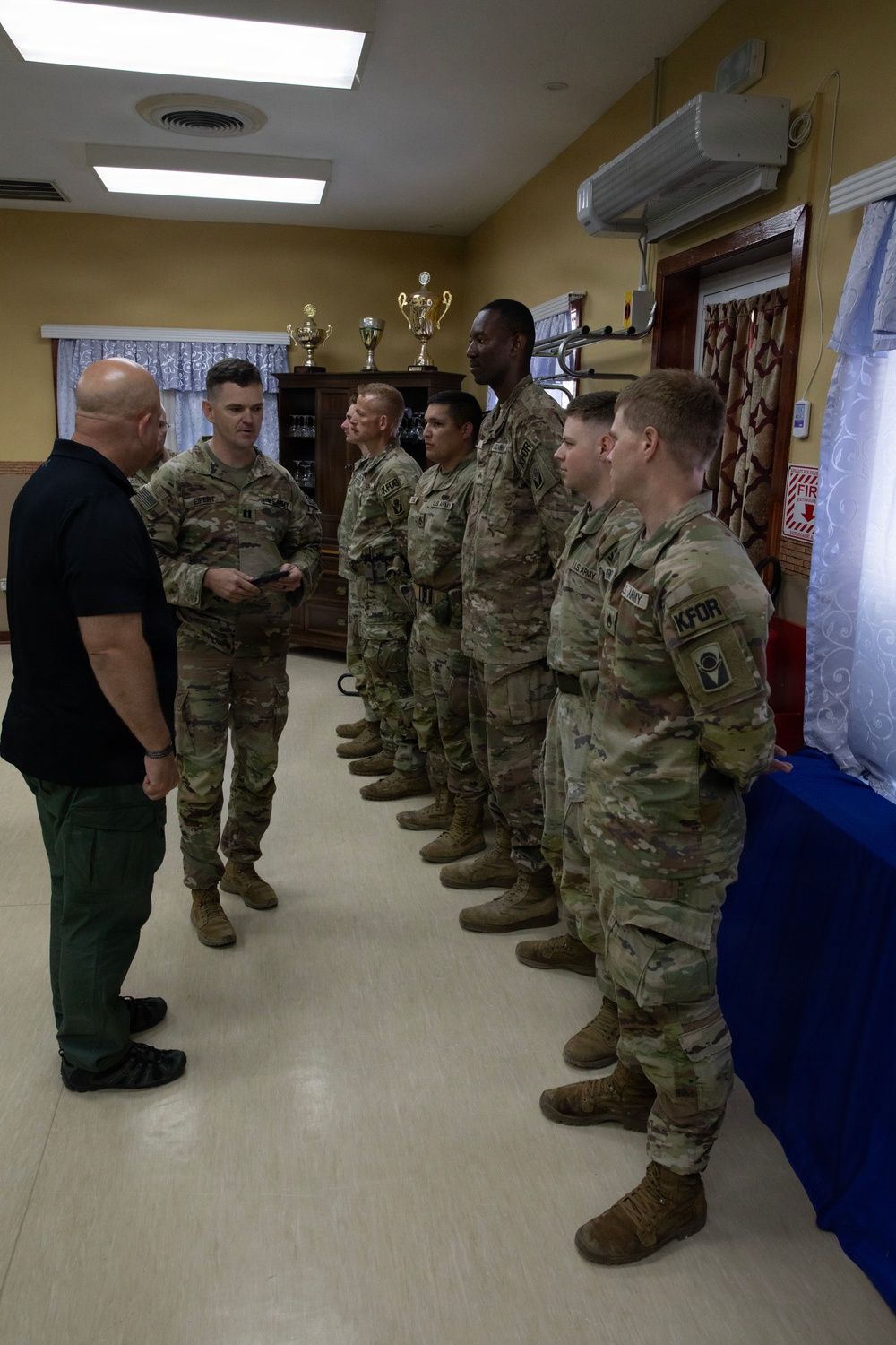 Senior advisor to SECWAR visits KFOR Regional Command East Soldiers