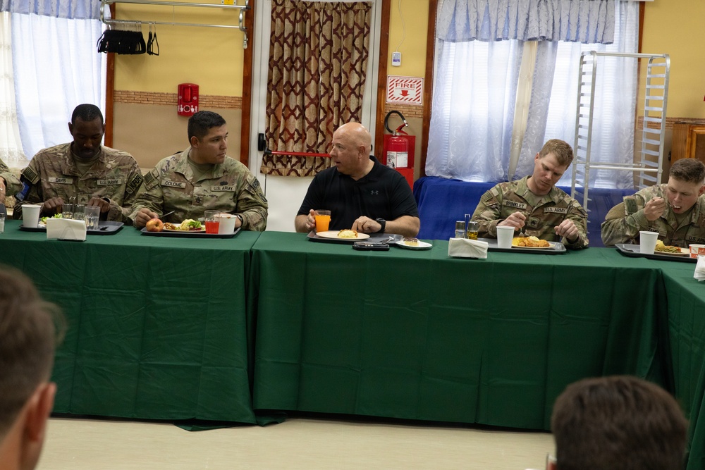 Senior advisor to SECWAR visits KFOR Regional Command East Soldiers