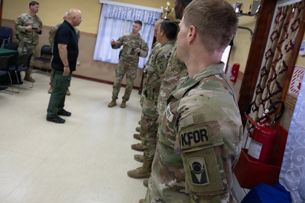 Senior advisor to SECWAR visits KFOR Regional Command East Soldiers