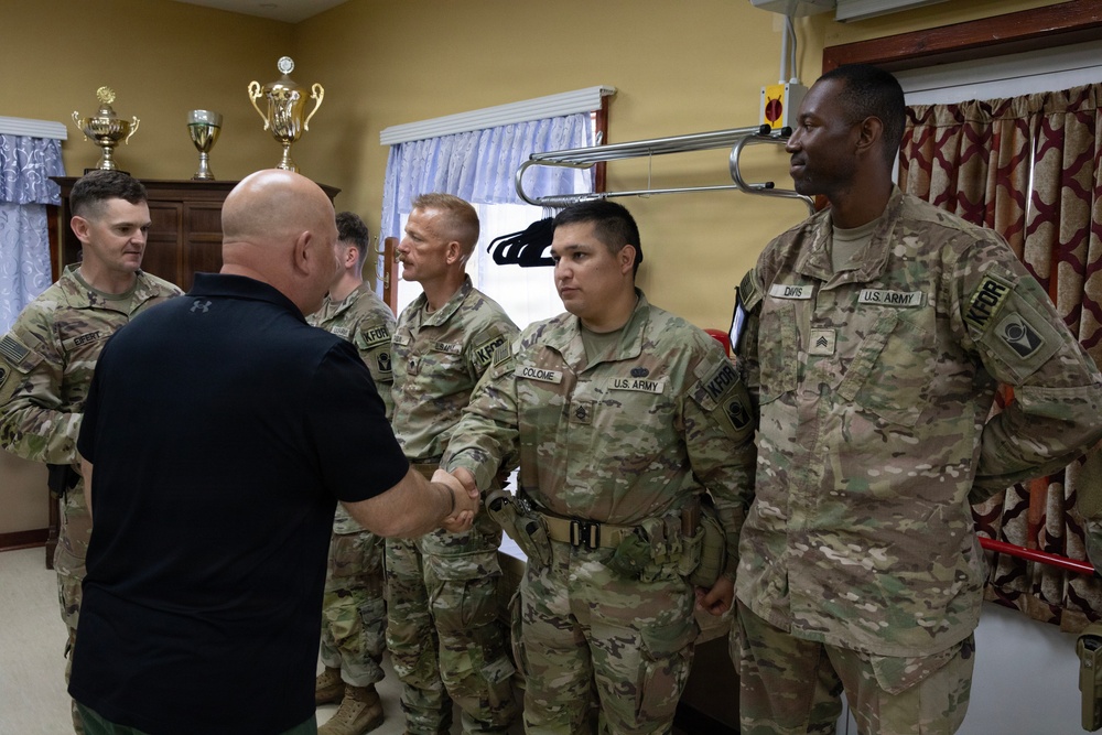 Senior advisor to SECWAR visits KFOR Regional Command East Soldiers
