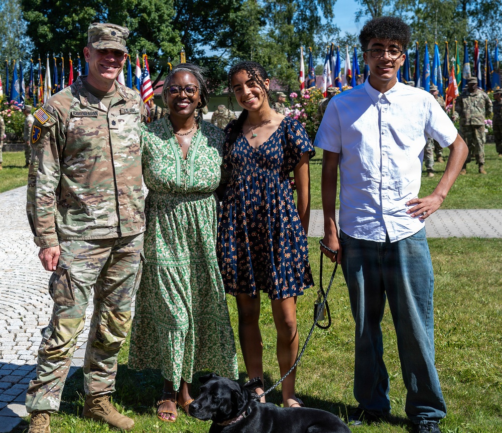 52d Strategic Signal Battalion Chang of Command Ceremony Family Portrait