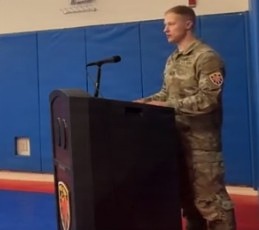 7th Signal Command (Theater) HHC holds change of command ceremony