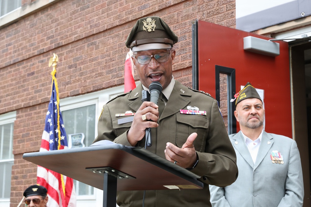 RETIRED ILLINOIS ARMY NATIONAL GUARD OFFICER BRINGS TOGETHER COMMUNITY TO PRESERVE MILITARY HISTORY, STRENGTHEN SUPPORT FOR VETERANS