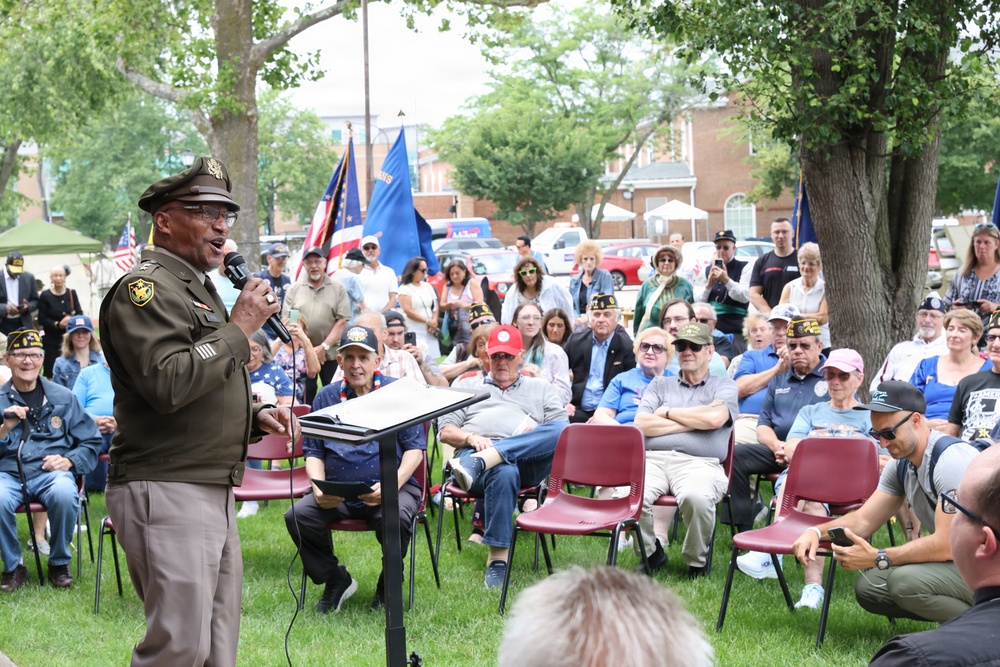RETIRED ILLINOIS ARMY NATIONAL GUARD OFFICER BRINGS TOGETHER COMMUNITY TO PRESERVE MILITARY HISTORY, STRENGTHEN SUPPORT FOR VETERANS