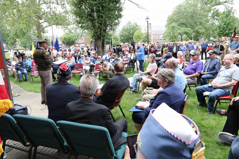 RETIRED ILLINOIS ARMY NATIONAL GUARD OFFICER BRINGS TOGETHER COMMUNITY TO PRESERVE MILITARY HISTORY, STRENGTHEN SUPPORT FOR VETERANS
