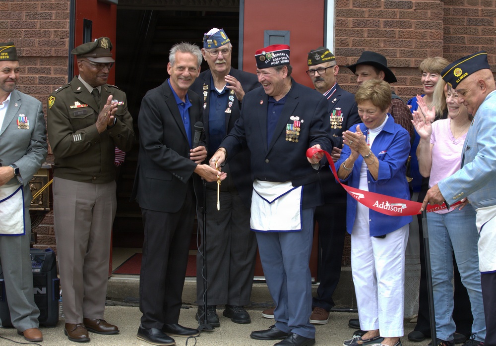 RETIRED ILLINOIS ARMY NATIONAL GUARD OFFICER BRINGS TOGETHER COMMUNITY TO PRESERVE MILITARY HISTORY, STRENGTHEN SUPPORT FOR VETERANS