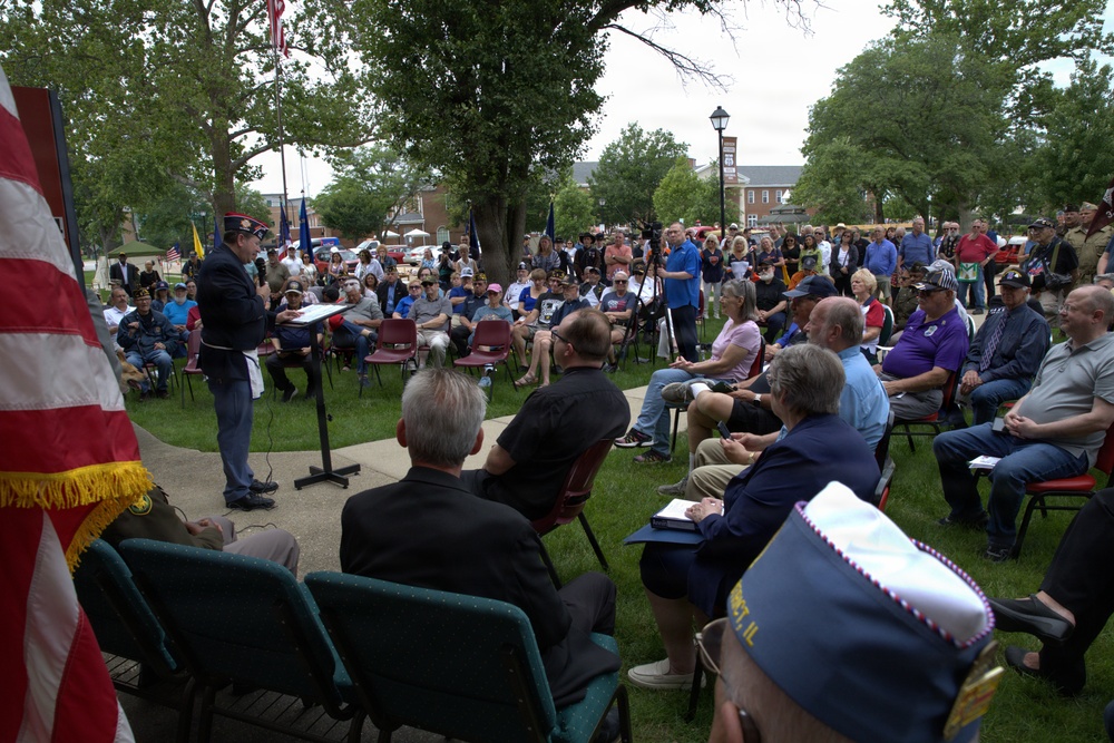 RETIRED ILLINOIS ARMY NATIONAL GUARD OFFICER BRINGS TOGETHER COMMUNITY TO PRESERVE MILITARY HISTORY, STRENGTHEN SUPPORT FOR VETERANS