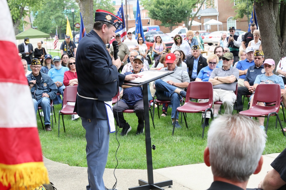 RETIRED ILLINOIS ARMY NATIONAL GUARD OFFICER BRINGS TOGETHER COMMUNITY TO PRESERVE MILITARY HISTORY, STRENGTHEN SUPPORT FOR VETERANS