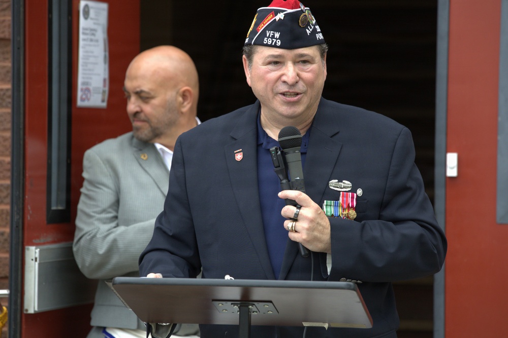 RETIRED ILLINOIS ARMY NATIONAL GUARD OFFICER BRINGS TOGETHER COMMUNITY TO PRESERVE MILITARY HISTORY, STRENGTHEN SUPPORT FOR VETERANS