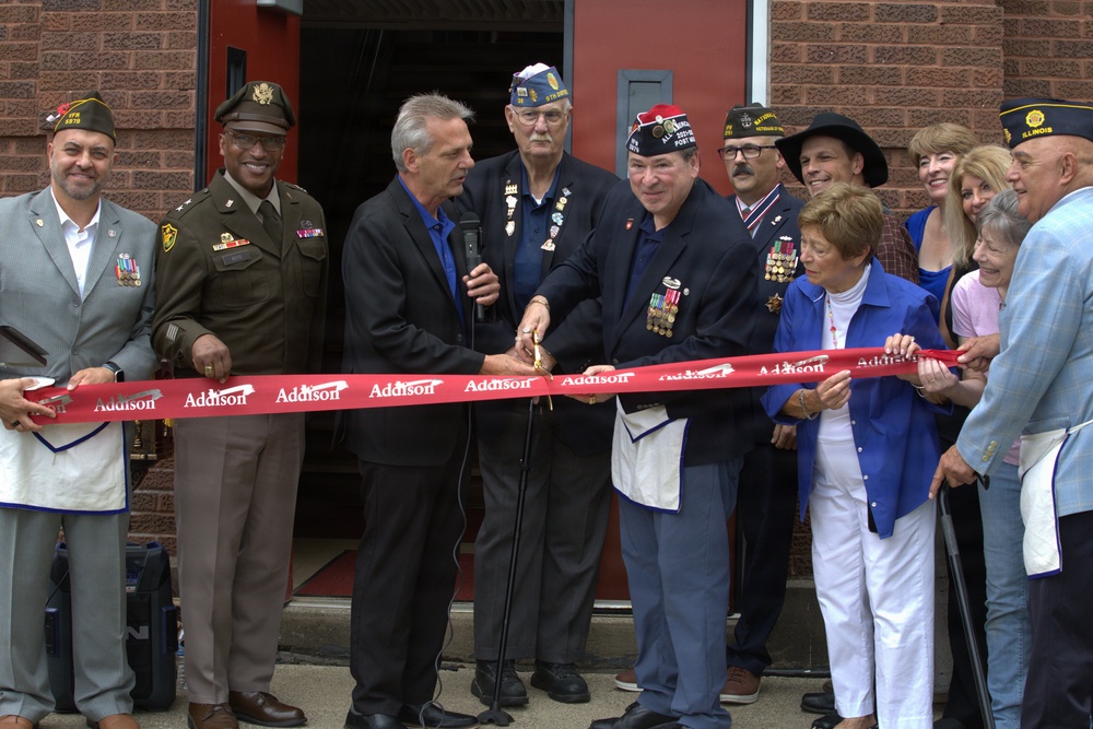 RETIRED ILLINOIS ARMY NATIONAL GUARD OFFICER BRINGS TOGETHER COMMUNITY TO PRESERVE MILITARY HISTORY, STRENGTHEN SUPPORT FOR VETERANS