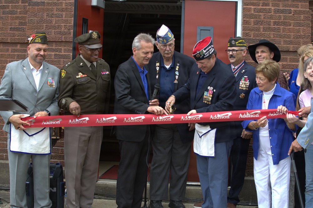 RETIRED ILLINOIS ARMY NATIONAL GUARD OFFICER BRINGS TOGETHER COMMUNITY TO PRESERVE MILITARY HISTORY, STRENGTHEN SUPPORT FOR VETERANS