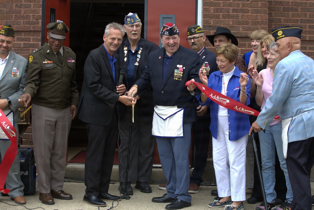 RETIRED ILLINOIS ARMY NATIONAL GUARD OFFICER BRINGS TOGETHER COMMUNITY TO PRESERVE MILITARY HISTORY, STRENGTHEN SUPPORT FOR VETERANS