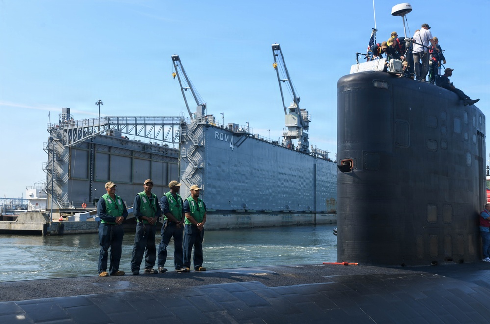 USS Albany (SSN 753) Goes Underway After Maintenance Period