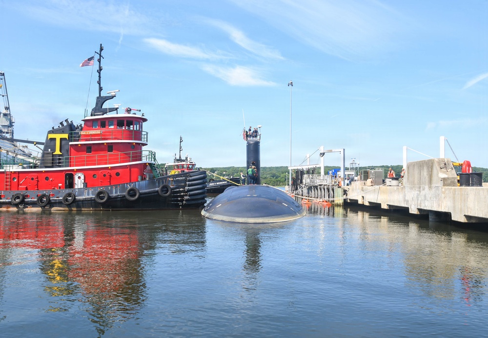 USS Albany (SSN 753) Goes Underway After Maintenance Period