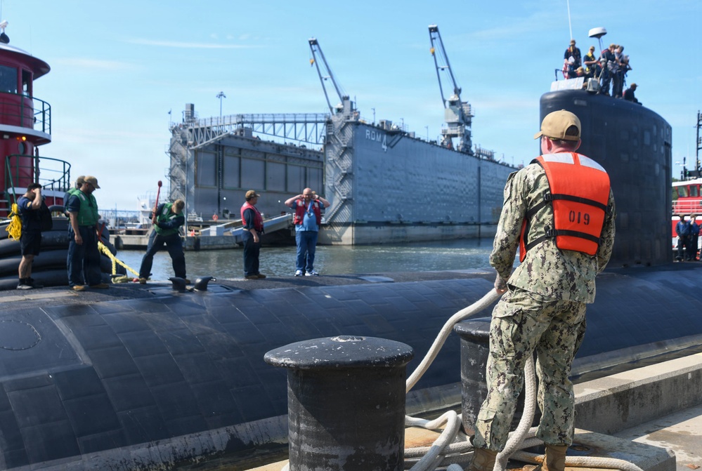 USS Albany (SSN 753) Goes Underway After Maintenance Period