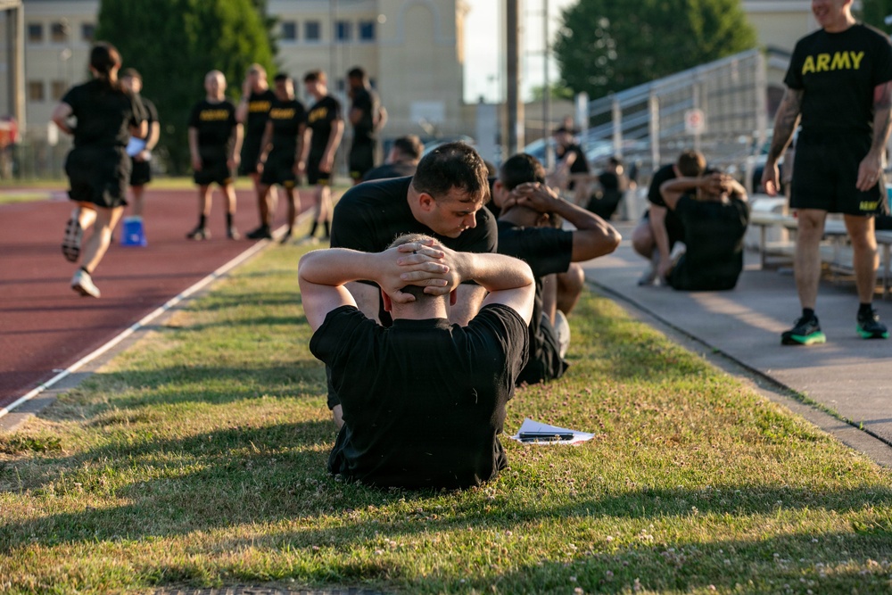 207th Military Intelligence Brigade (Theater) conducts historical World War II Army Ground Forces physical fitness test