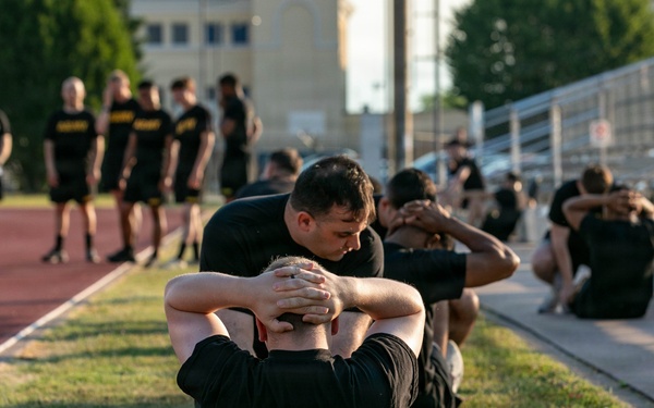 207th Military Intelligence Brigade (Theater) conducts historical World War II Army Ground Forces physical fitness test