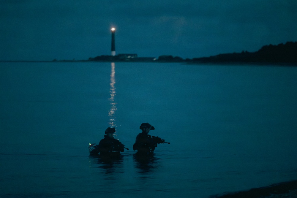 U.S. Force Recon Marines sharpen amphibious raid skills in Estonia