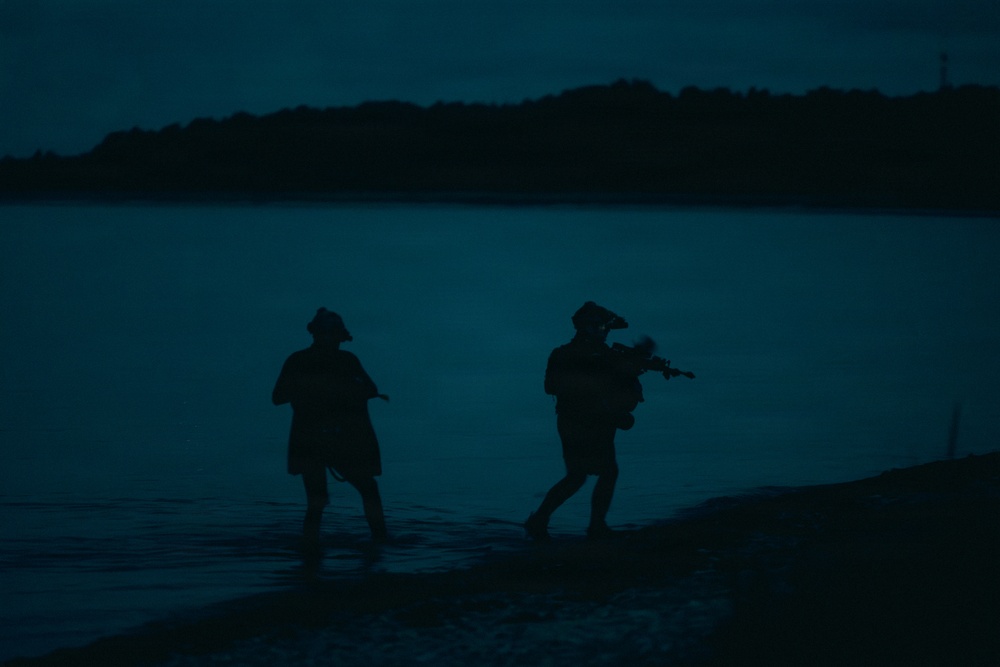U.S. Force Recon Marines sharpen amphibious raid skills in Estonia