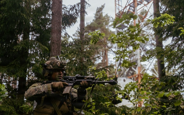 U.S. Force Recon Marines sharpen amphibious raid skills in Estonia