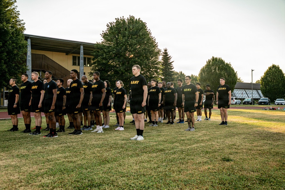 207th Military Intelligence Brigade (Theater) conducts historical World War II Army Ground Forces physical fitness test