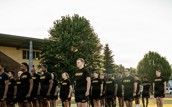207th Military Intelligence Brigade (Theater) conducts historical World War II Army Ground Forces physical fitness test