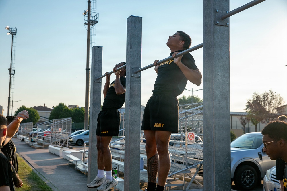 207th Military Intelligence Brigade (Theater) conducts historical World War II Army Ground Forces physical fitness test