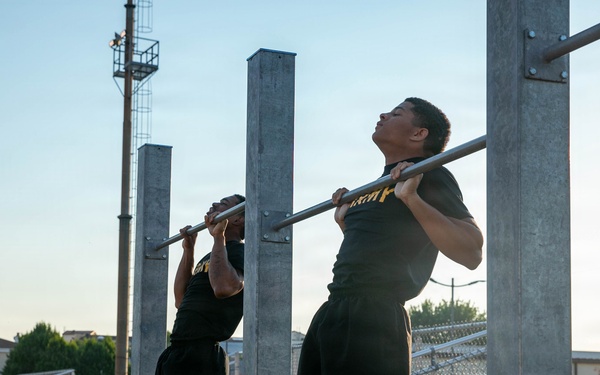 207th Military Intelligence Brigade (Theater) conducts historical World War II Army Ground Forces physical fitness test