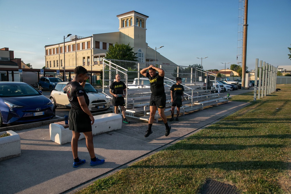 207th Military Intelligence Brigade (Theater) conducts historical World War II Army Ground Forces physical fitness test