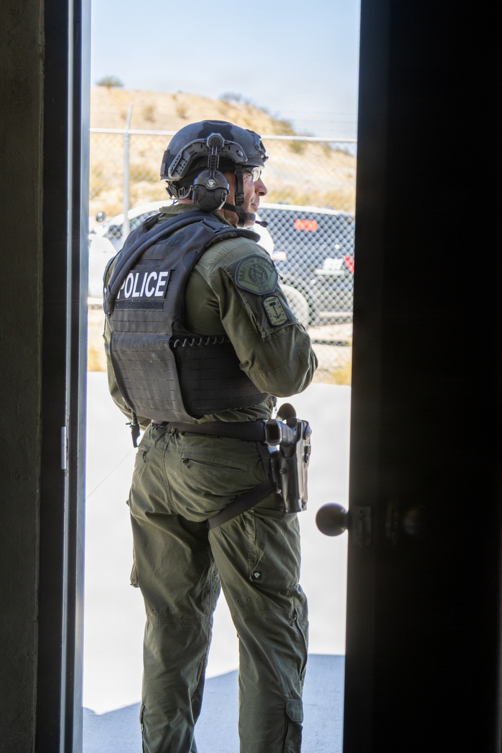 Barstow Police Department officers and MCLB Barstow Special Response Team members conduct hostage response training