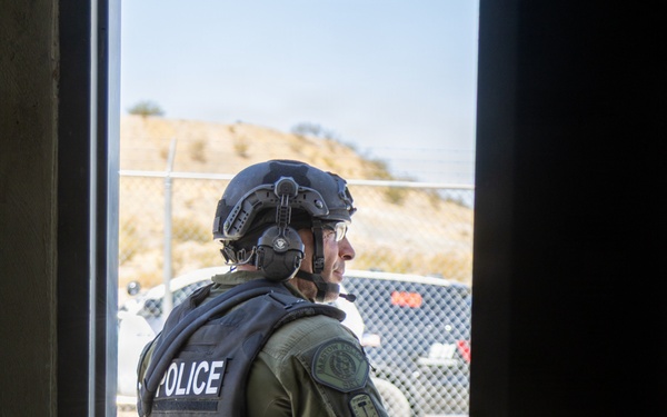 Barstow Police Department officers and MCLB Barstow Special Response Team members conduct hostage response training