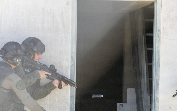 Barstow Police Department officers and MCLB Barstow Special Response Team members conduct hostage response training