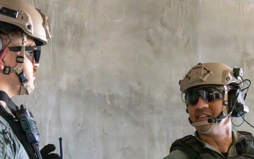 Barstow Police Department officers and MCLB Barstow Special Response Team members conduct hostage response training