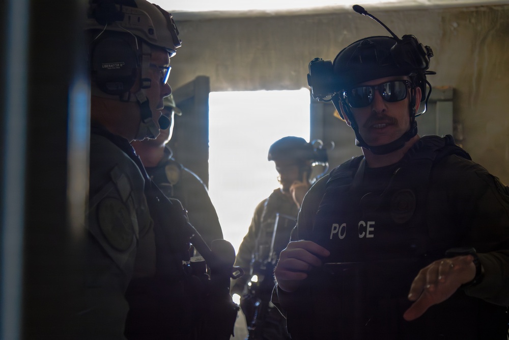 Barstow Police Department officers and MCLB Barstow Special Response Team members conduct hostage response training