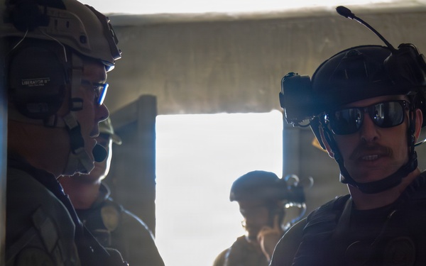 Barstow Police Department officers and MCLB Barstow Special Response Team members conduct hostage response training