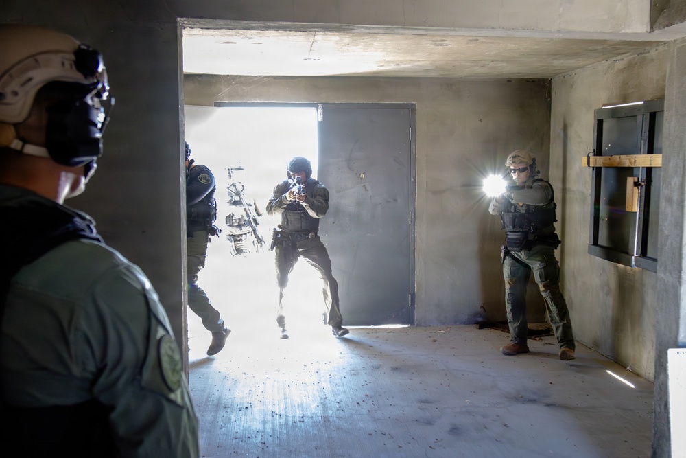 Barstow Police Department officers and MCLB Barstow Special Response Team members conduct hostage response training