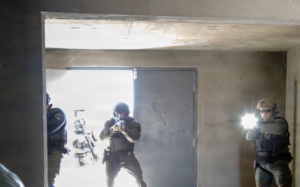 Barstow Police Department officers and MCLB Barstow Special Response Team members conduct hostage response training