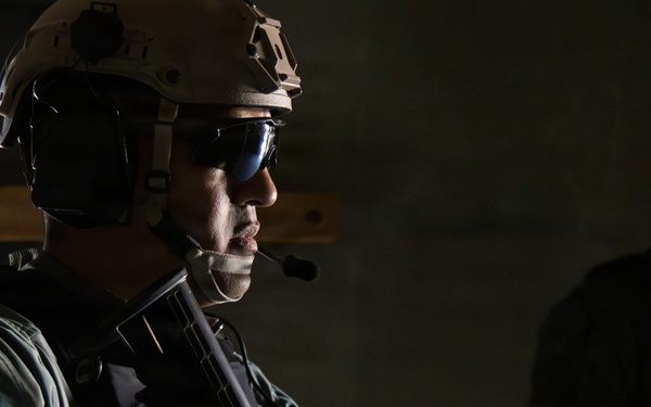 Barstow Police Department officers and MCLB Barstow Special Response Team members conduct hostage response training