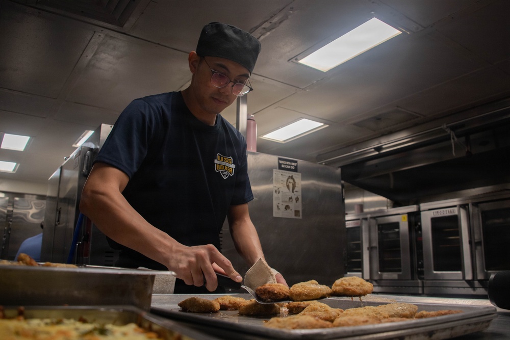 Sailors, Marines Prepare Food Aboard USS Boxer