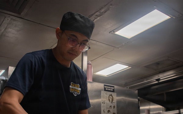 Sailors, Marines Prepare Food Aboard USS Boxer