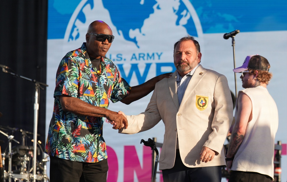 Fort Bliss honors Jerry Jacobitz with Good Neighbor Award
