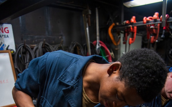 Hull Technicians Aboard USS Boxer Perform Welding, Grinding
