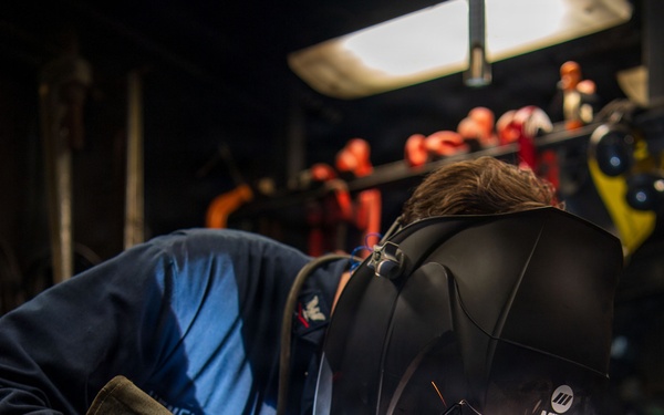 Hull Technicians Aboard USS Boxer Perform Welding, Grinding