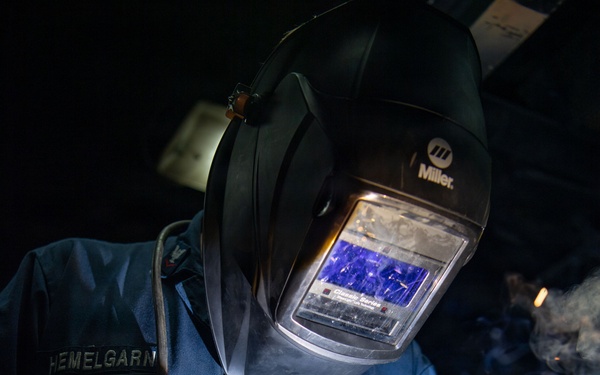 Hull Technicians Aboard USS Boxer Perform Welding, Grinding