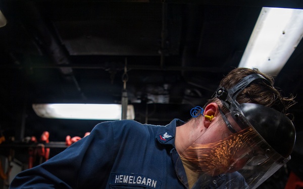 Hull Technicians Aboard USS Boxer Perform Welding, Grinding
