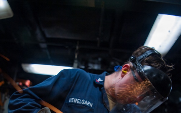 Hull Technicians Aboard USS Boxer Perform Welding, Grinding