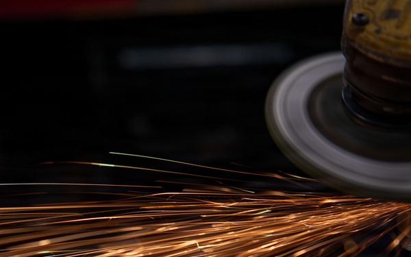 Hull Technicians Aboard USS Boxer Perform Welding, Grinding