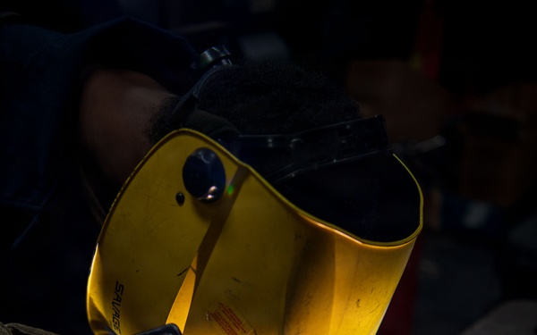 Hull Technicians Aboard USS Boxer Perform Welding, Grinding