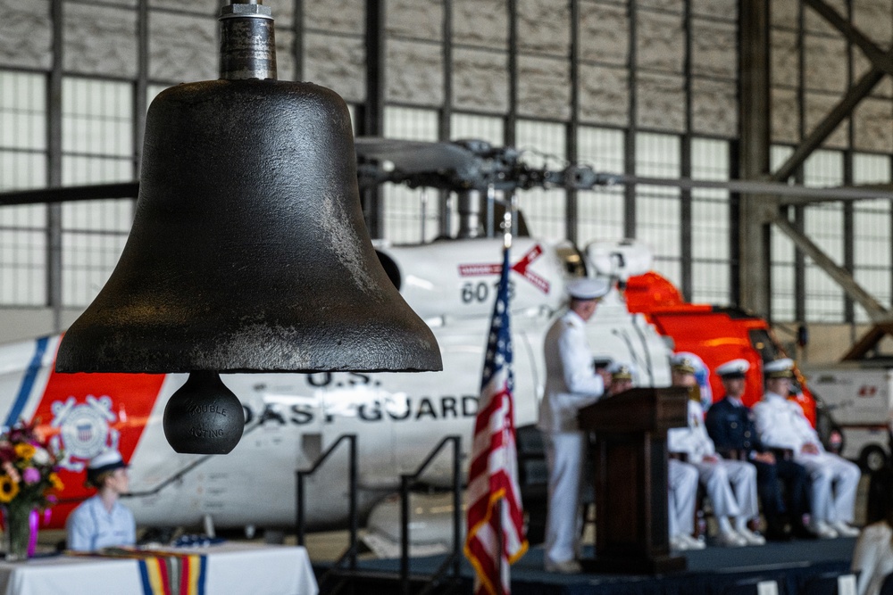 Coast Guard Air Station Kodiak holds change of command ceremony